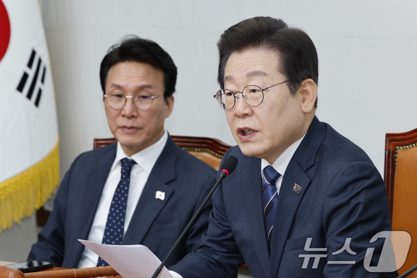 (서울=뉴스1) 안은나 기자 = 이재명 더불어민주당 대표가 17일 오전 서울 여의도 국회에서 열린 최고위원회의에 참석해 모두 발언하고 있다. 2025.3.17/뉴스1