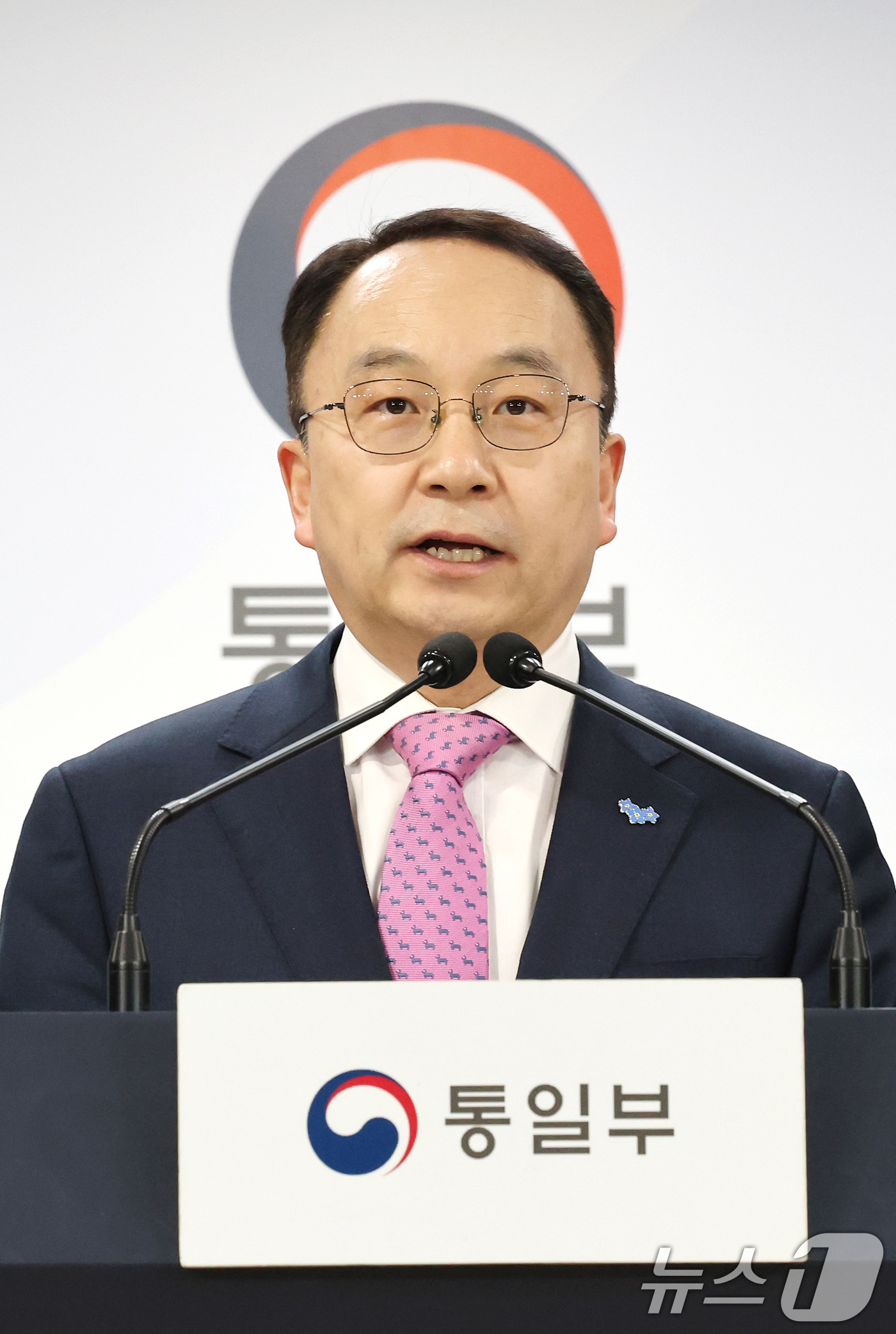(서울=뉴스1) 임세영 기자 = 구병삼 통일부 대변인이 17일 서울 종로구 정부서울청사에서 정례브리핑을 하고 있다.  2025.3.17/뉴스1