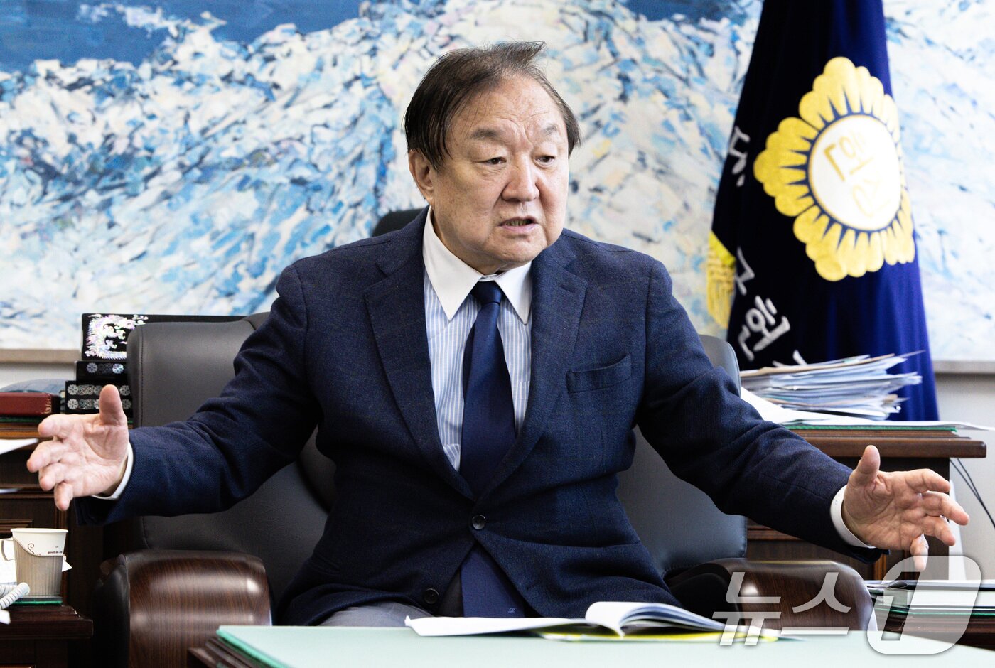 본문 이미지 - 정대철 헌정회 회장이 17일 오전 서울 여의도 국회 헌정회에서 뉴스1과 인터뷰를 하고 있다. ⓒ News1 이재명 기자