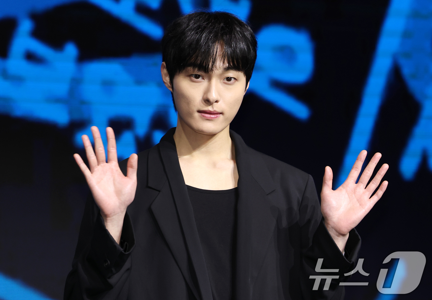 (서울=뉴스1) 권현진 기자 = 배우 윤찬영이 17일 오전 서울 영등포구 콘래드호텔에서 열린 디즈니플러스 '하이퍼나이프' 제작발표회에 참석해 포즈를 취하고 있다.'하이퍼나이프'는 …
