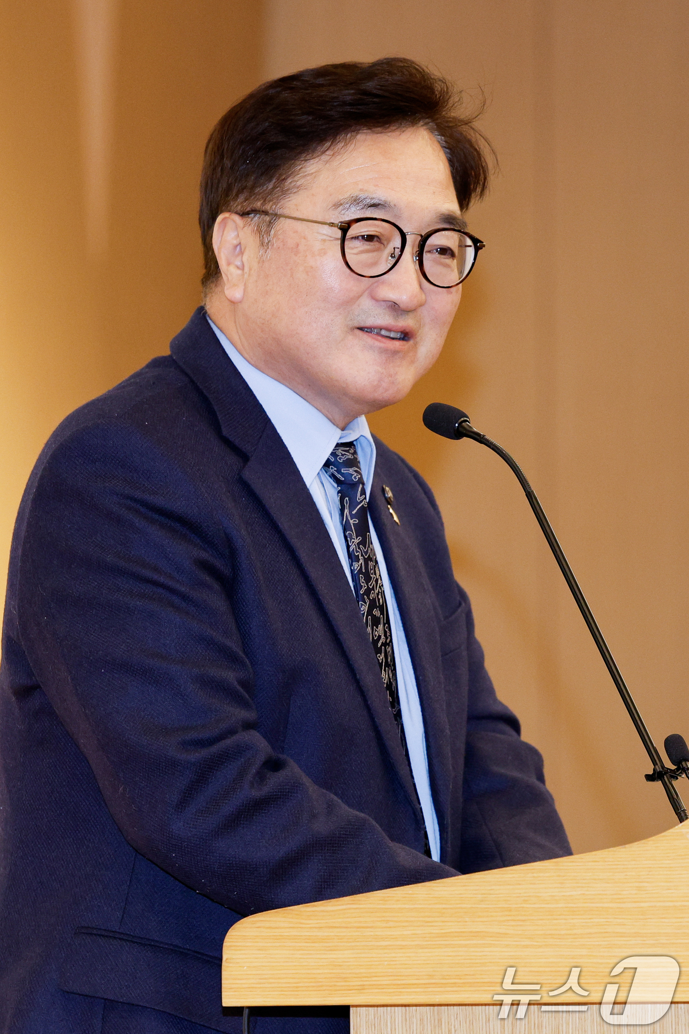 (서울=뉴스1) 안은나 기자 = 우원식 국회의장이 17일 서울 여의도 국회도서관에서 열린 '기후위기 물 재난·생물다양성·식량위기·취약계층 보호를 위한 국가 기후위기 적응포럼 연속토 …