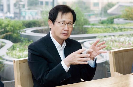 박찬구 금호석화 회장, 작년 보수 28억…박준경 사장 13억