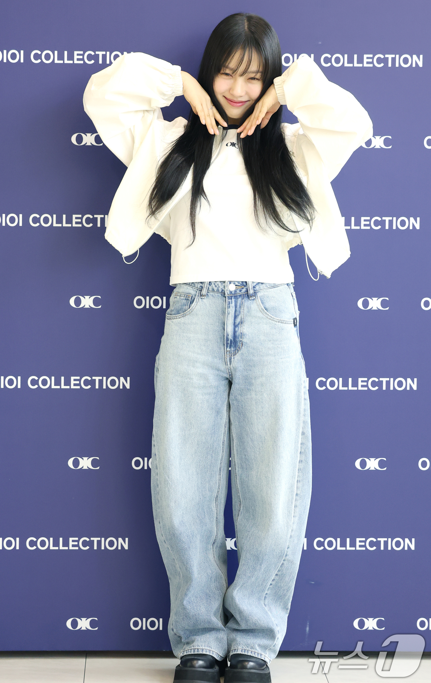 (서울=뉴스1) 권현진 기자 = 배우 고민시가 18일 오전 서울 영등포구 현대백화점 더현대 서울에서 열린 패션브랜드 오아이오아이 컬렉션 행사에 참석해 포즈를 취하고 있다. 2025 …