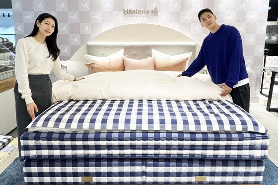 본문 이미지 - 서울 강남구 갤러리아 명품관에서 모델들이 해스텐스의 비비더스 모델을 체험하고 있다.(갤러리아백화점 제공. 재판매 및 DB 금지) 2025.3.18 ⓒ 뉴스1