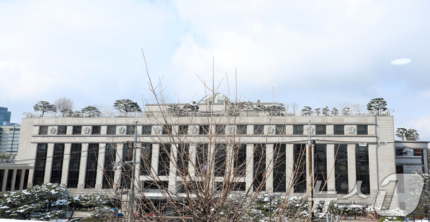 (서울=뉴스1) 김명섭 기자 = 헌법재판소가 윤석열 대통령 탄핵심판의 변론을 종결한 뒤 아직 선고일을 지정하지 못하면서 대통령 탄핵 사건 중 최장기간 숙의를 거듭하고 있다.사진은 …