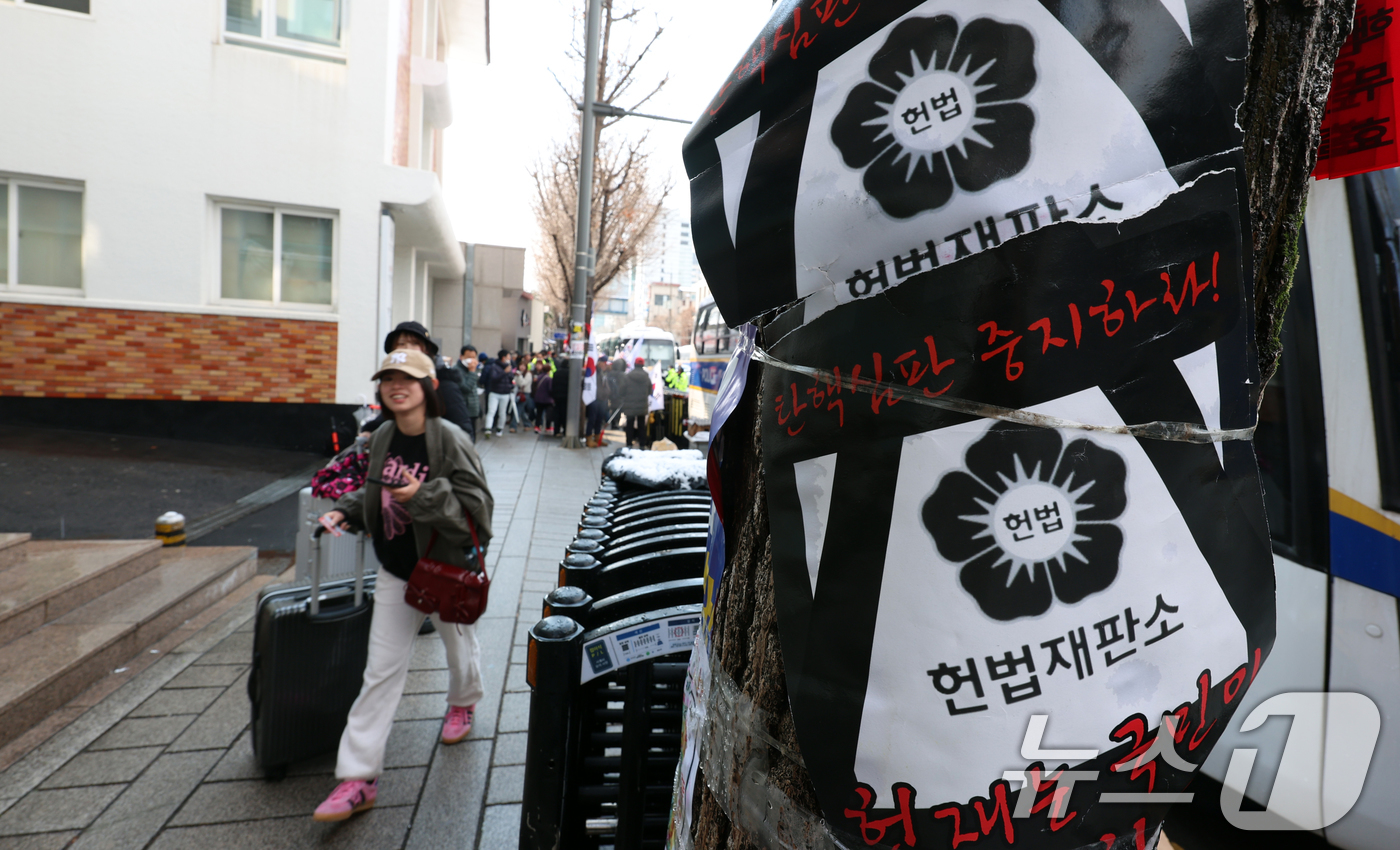 (서울=뉴스1) 김명섭 기자 = 헌법재판소가 윤석열 대통령 탄핵심판의 변론을 종결한 뒤 아직 선고일을 지정하지 못하면서 대통령 탄핵 사건 중 최장기간 숙의를 거듭하고 있다.사진은 …