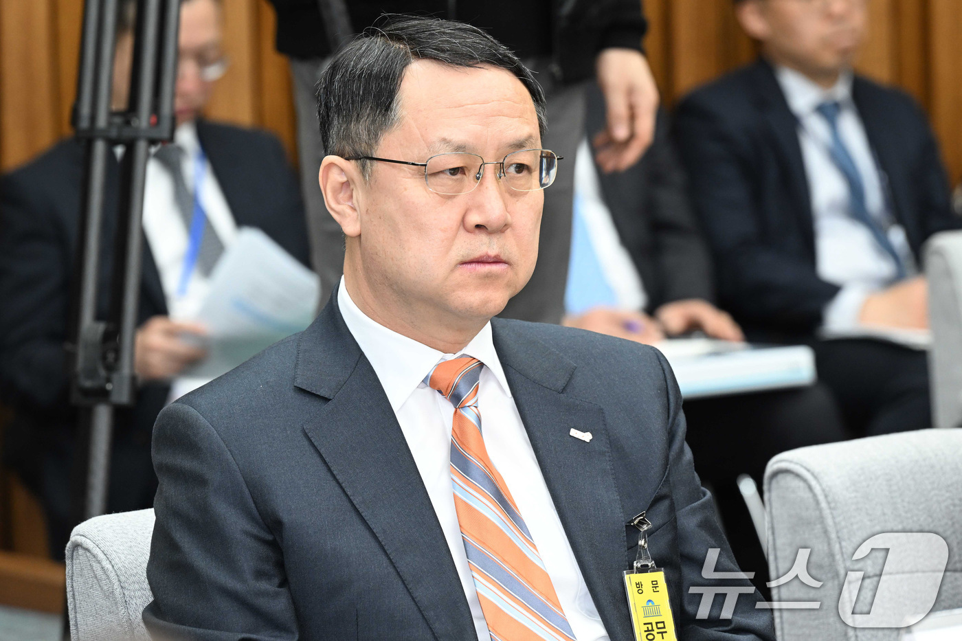 (서울=뉴스1) 이재명 기자 = 김근익 한국거래소 시장감시위원장이 18일 오전 서울 여의도 국회에서 열린 정무위원회 홈플러스 기업회생절차에 대한 현안 질의에 증인으로 출석해 의원 …