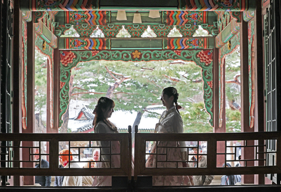 창덕궁, 창호 활짝 열고 '봄 마중'…24일부터 '빛·바람 들이기'