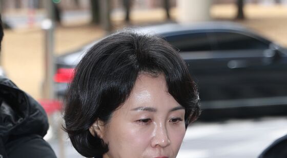 수원지법 들어서는 김혜경