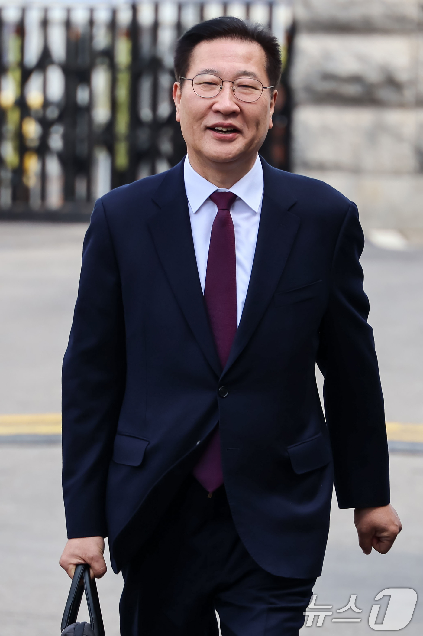 (서울=뉴스1) 김명섭 기자 = 박성재 법무부 장관이 18일 서울 종로구 헌법재판소에서 열린 탄핵심판 첫 변론에 출석하고 있다. (공동취재) 2025.3.18/뉴스1