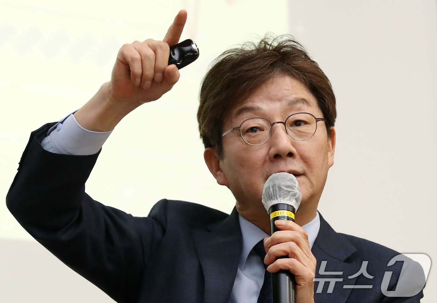 (경산=뉴스1) 공정식 기자 = 유승민 전 국민의힘 의원이 18일 오후 경북 경산시 영남대학교를 찾아 '정치를 바꿔라 미래를 바꿔라'를 주제로 특강하고 있다. 2025.3.18/뉴 …