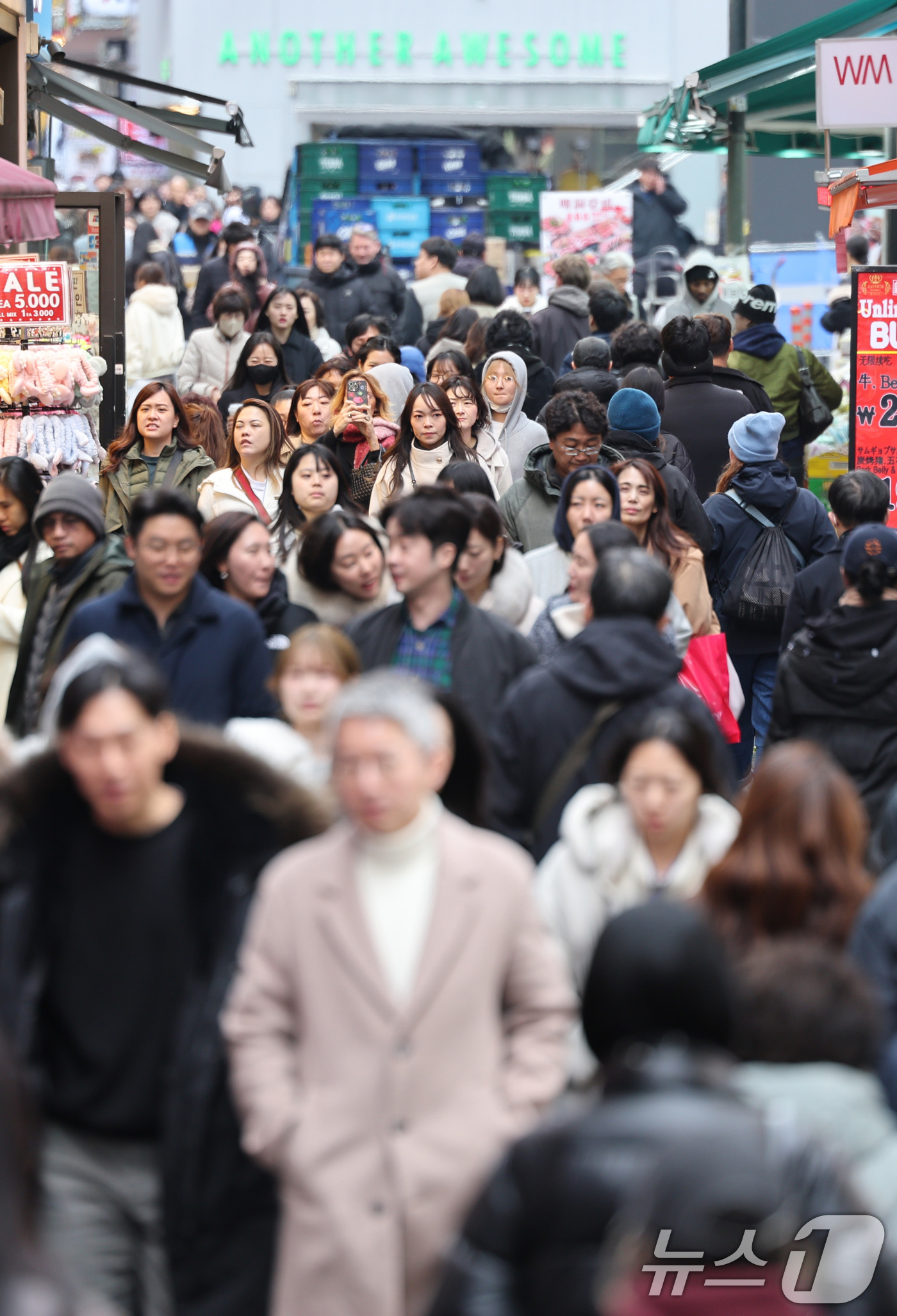 (서울=뉴스1) 신웅수 기자 = 서울 관광 시장이 코로나19 이전 수준을 회복하며 활기를 되찾고 있다.서울시에 따르면 올해 1월 서울을 방문한 외국인 관광객이 90만 명을 기록했다 …