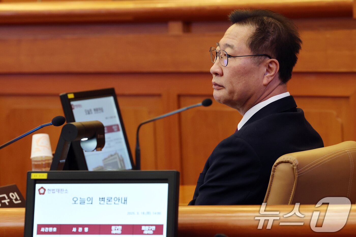 본문 이미지 - 박성재 법무부 장관이 18일 오후 서울 종로구 헌법재판소 대심판정에서 열린 탄핵심판 첫 변론기일에 출석해 있다. &#40;공동취재&#41; 2025.3.18/뉴스1 ⓒ News1 김명섭 기자