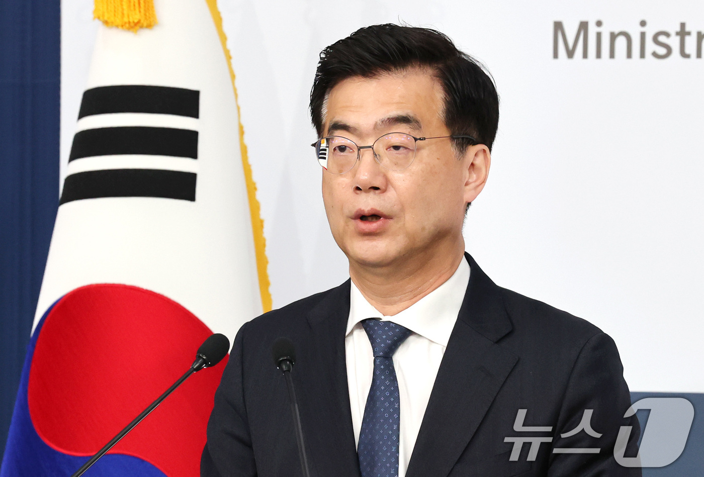 (서울=뉴스1) 임세영 기자 = 이재웅 외교부 대변인이 18일 서울 종로구 외교부 청사에서 정례브리핑을 하고 있다.  2025.3.18/뉴스1