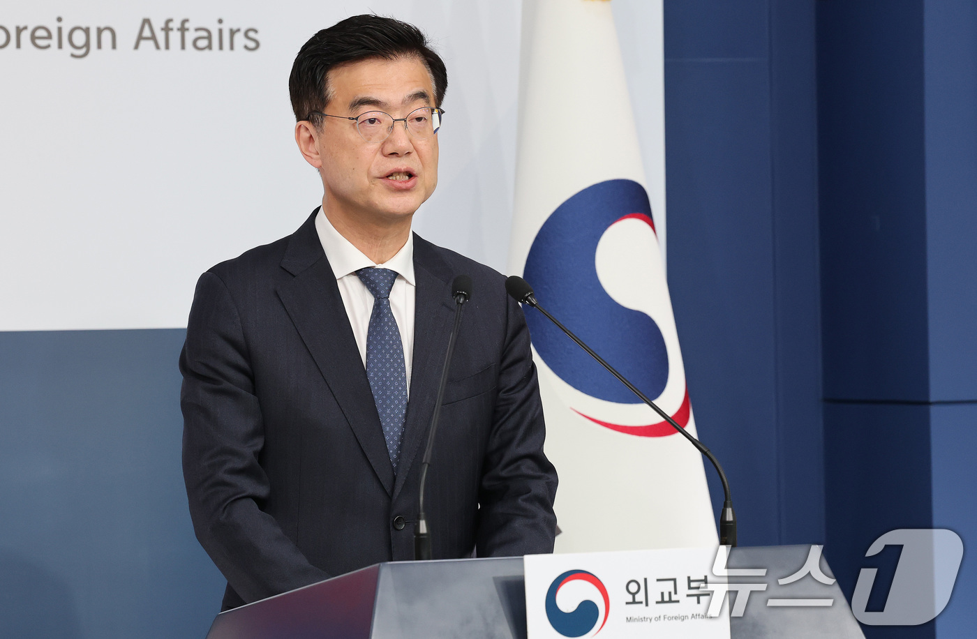 (서울=뉴스1) 임세영 기자 = 이재웅 외교부 대변인이 18일 서울 종로구 외교부 청사에서 정례브리핑을 하고 있다.  2025.3.18/뉴스1