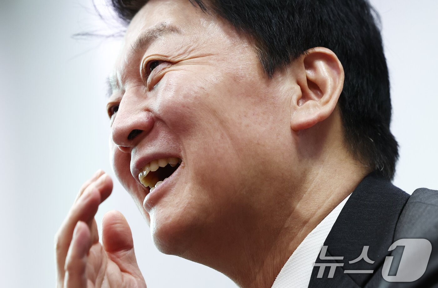 본문 이미지 - 안철수 국민의힘 의원이 18일 서울 여의도 국회에서 뉴스1과 인터뷰 도중 미소를 보이고 있다. 2025.3.18/뉴스1 ⓒ News1 김민지 기자