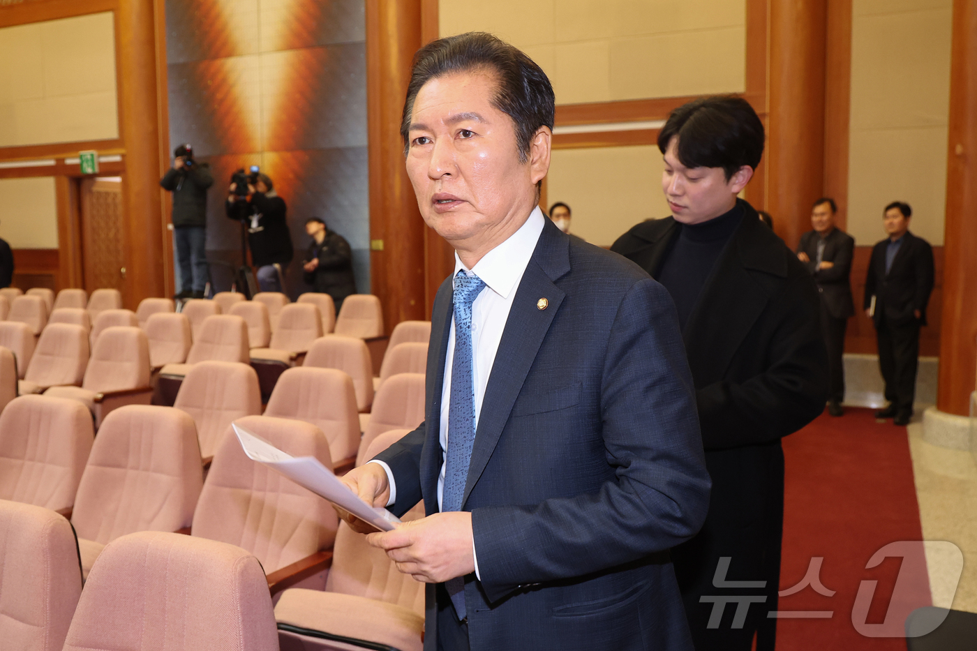 (서울=뉴스1) 김명섭 기자 = 정청래 국회 법제사법위원장이 18일 서울 종로구 헌법재판소에서 열린 박성재 법무부 장관의 탄핵심판 1회 변론에 출석하고 있다. (공동취재) 2025 …