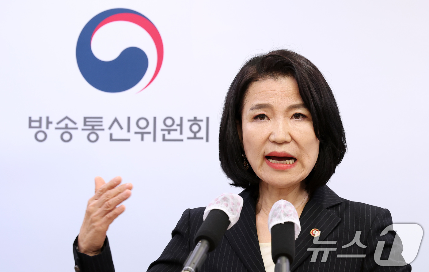 (과천=뉴스1) 김성진 기자 = 이진숙 방송통신위원장이 18일 경기도 정부과천청사 방송통신위원회에서 방송통신위원회설치운영법(방통위법) 재의 요구 관련 언론 브리핑을 하고 있다.이날 …