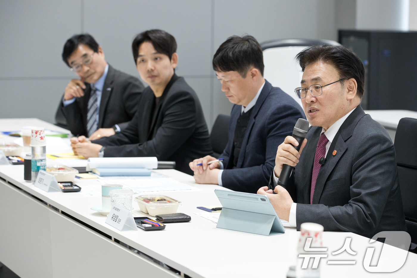 (서울=뉴스1) = 유상임 과학기술정보통신부 장관이 18일 서울 강서구 NH서울타워에서 열린 '기술창업 청년 대표와의 기술사업화 간담회'에서 발언하고 있다. (과학기술정보통신부 제 …