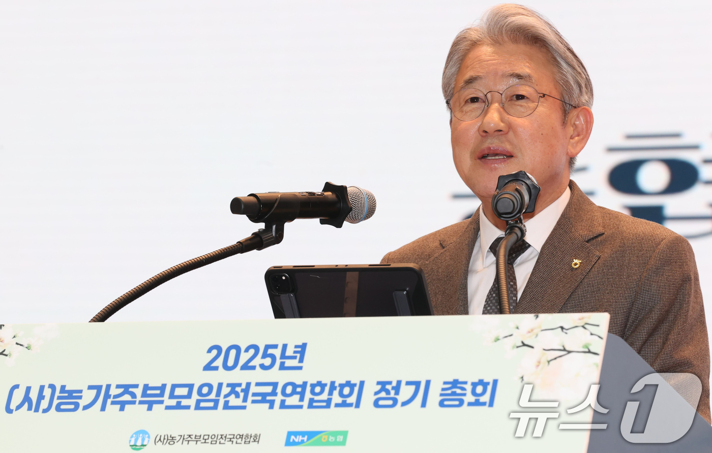 (서울=뉴스1) 김진환 기자 = 강호동 농협중앙회장이 18일 서울 중구 농협중앙회에서 열린 '(사)농가주부모임전국연합회 정기 총회에서 인사말을 하고 있다. (농협 제공, 재판매 및 …