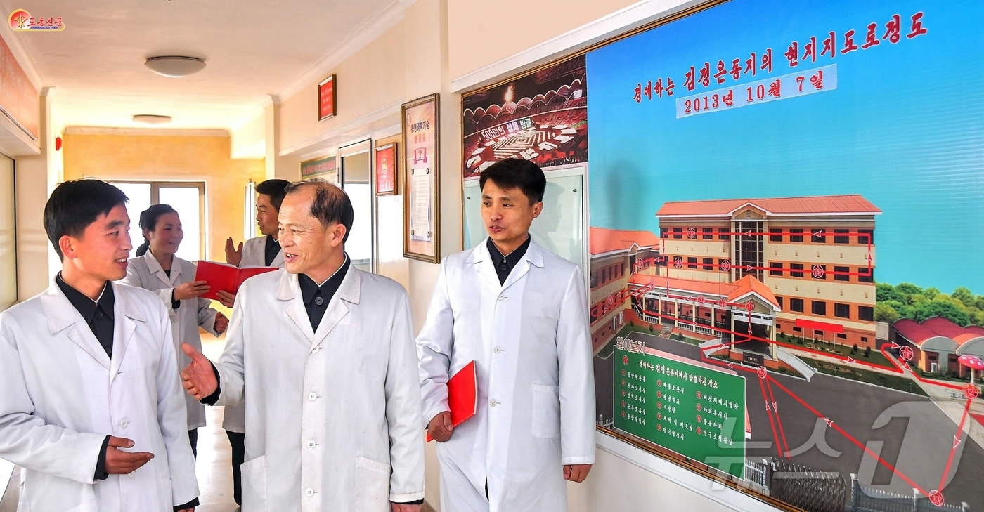 (평양 노동신문=뉴스1) = 북한 노동당 기관지 노동신문은 19일 중앙버섯연구소가 "경애하는 총비서동지의 불멸의 영도업적을 높은 과학연구 성과로 빛내어나갈 열의에 넘쳐있다"고 보도 …