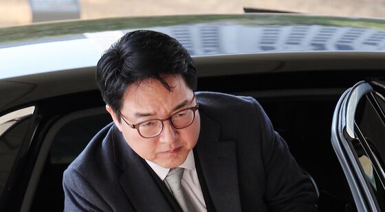 굳은 표정으로 출근하는 심우정 검찰총장