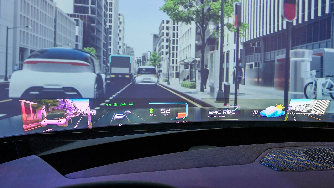 본문 이미지 - 지난 1월 미국 라스베이거스에서 개최된 '2025 소비자가전전시회(CES)'에서 현대모비스가 세계 최초로 공개한 홀로그래픽 윈드실드 디스플레이(HUD) 모습(현대모비스 제공). 2025.01.08.