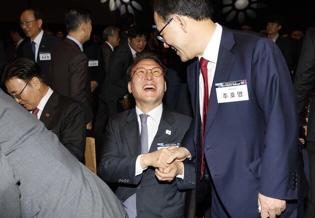 김민석 "단일화 가능성 높다…이준석, 국힘 방어막 필요" vs 주호영 "물 건너갔다"