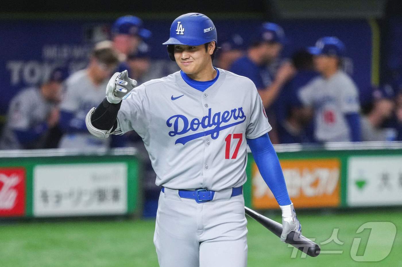 본문 이미지 - 18일 일본 도쿄돔에서 열린 메이저리그&#40;MLB&#41; &#39;도쿄 시리즈&#39; 로스앤젤레스 다저스와 시카고 컵스와의 경기에서 오타니 쇼헤이가 타석에 들어서고 있다. ⓒ AFP=뉴스1