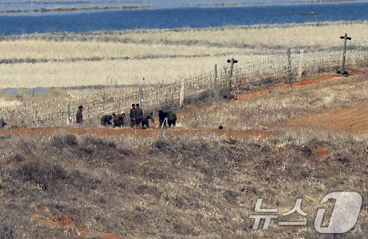 (파주=뉴스1) 박정호 기자 = 북한의 절반이 넘는 가정에서 배설물 처리 등 잘못된 위생 관리로 설사를 유발하고 영양실조를 악화시키고 있다는 보고가 나온 가운데 19일 오전 경기도 …