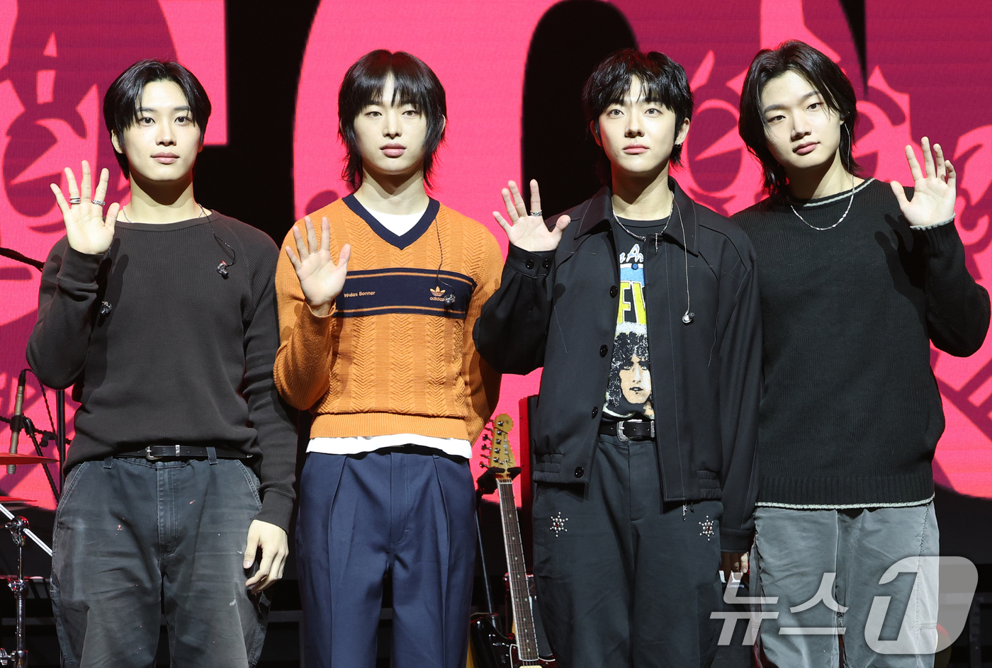 (서울=뉴스1) 권현진 기자 = 밴드 드래곤포니의 편성현(왼쪽부터)과 권세혁, 안태규, 고강훈이 19일 오후 서울 서대문구 신촌로 예스24 원더로크홀에서 가진 두 번째 EP앨범 ' …