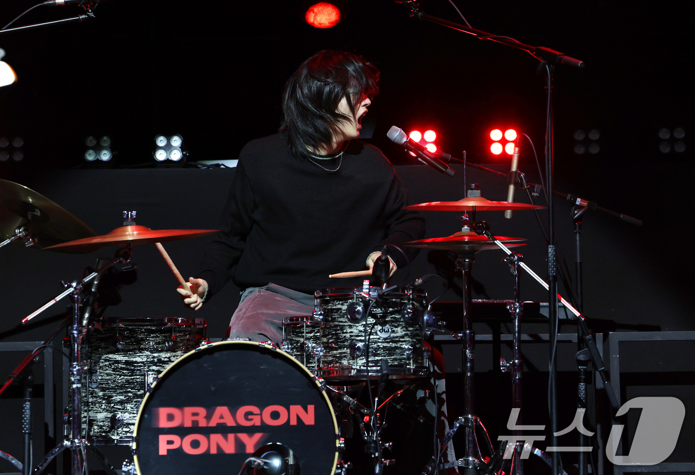 (서울=뉴스1) 권현진 기자 = 밴드 드래곤포니의 고강훈이 19일 오후 서울 서대문구 신촌로 예스24 원더로크홀에서 가진 두 번째 EP앨범 'Not Out(낫 아웃)' 발매 기념 …