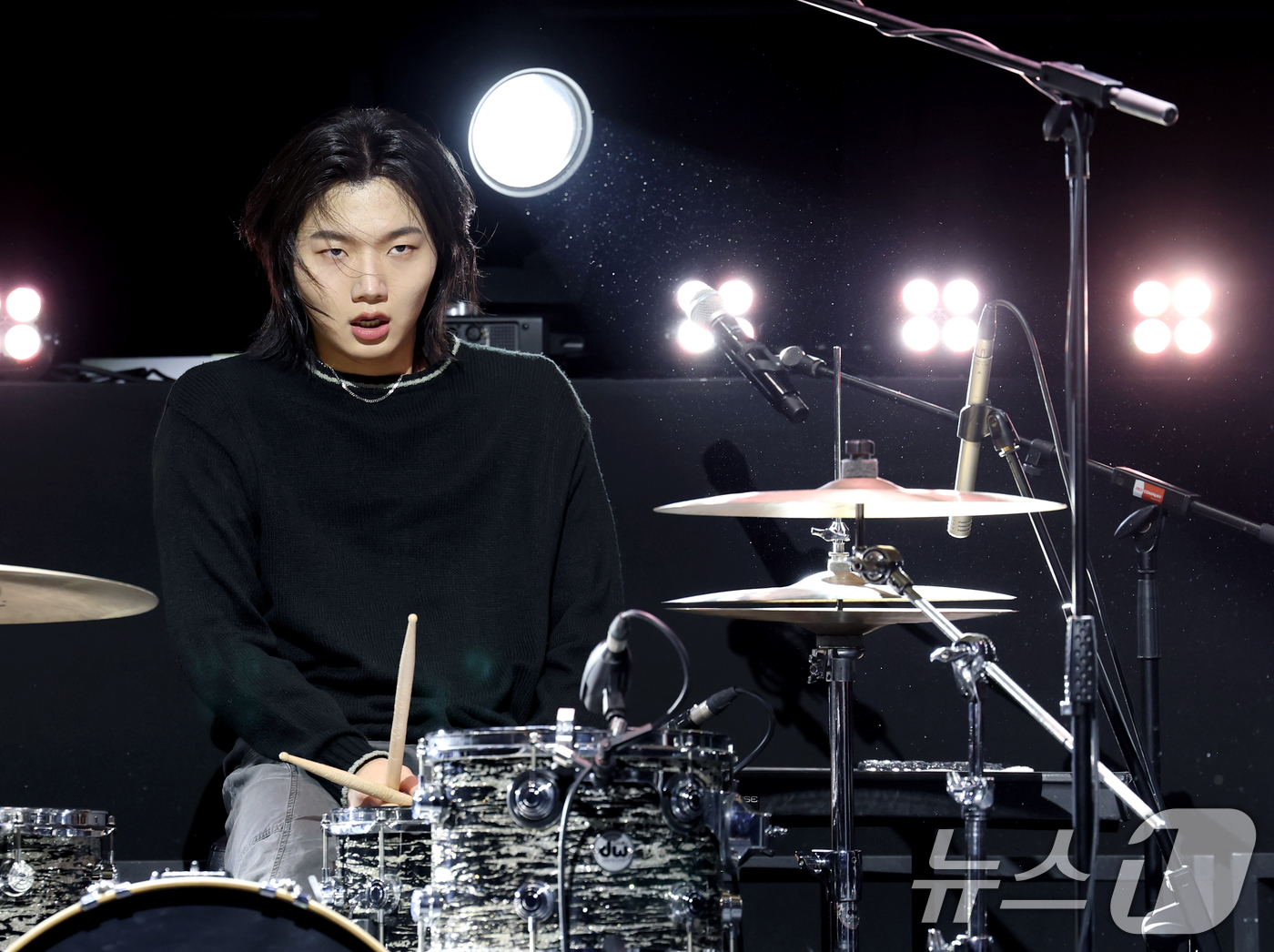 (서울=뉴스1) 권현진 기자 = 밴드 드래곤포니의 고강훈이 19일 오후 서울 서대문구 신촌로 예스24 원더로크홀에서 가진 두 번째 EP앨범 'Not Out(낫 아웃)' 발매 기념 …