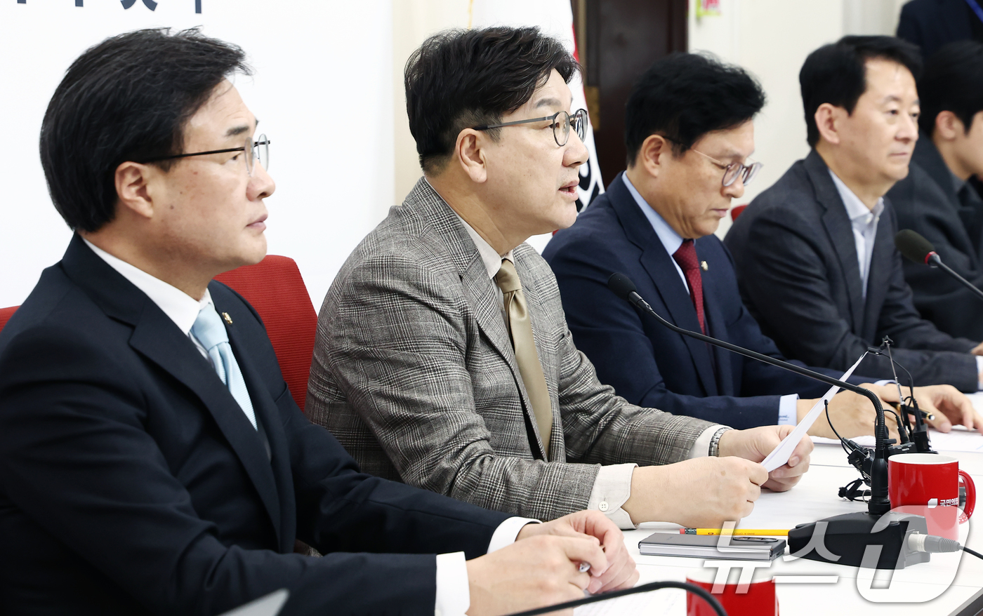 (서울=뉴스1) 김민지 기자 = 권성동 국민의힘 원내대표가 19일 오후 서울 여의도 국회에서 열린 기자간담회에서 발언하고 있다. 2025.3.19/뉴스1