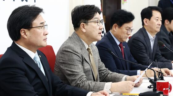 기자간담회서 발언하는 권성동 원내대표
