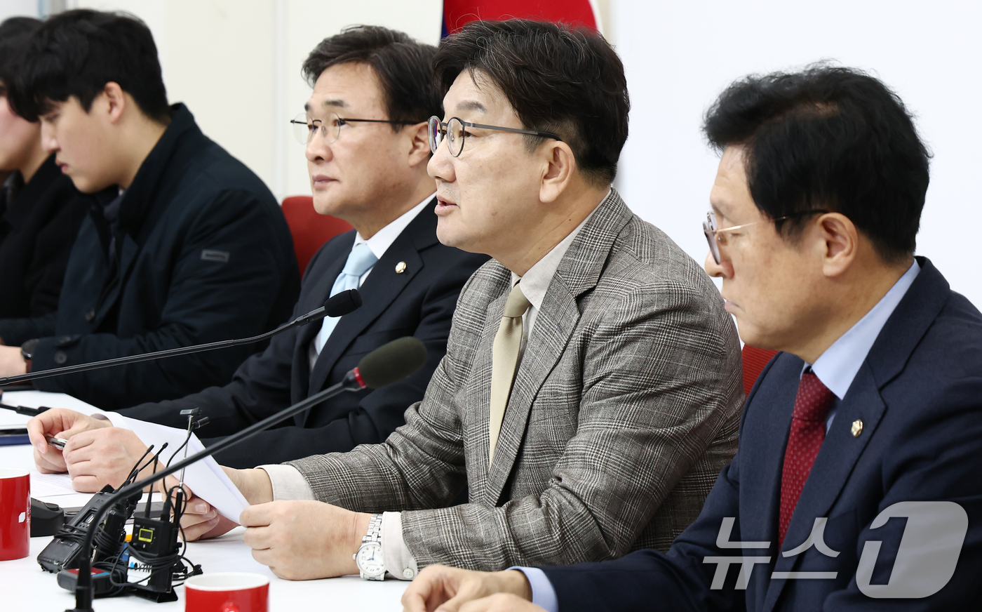 (서울=뉴스1) 김민지 기자 = 권성동 국민의힘 원내대표가 19일 오후 서울 여의도 국회에서 열린 기자간담회에서 발언하고 있다. 2025.3.19/뉴스1