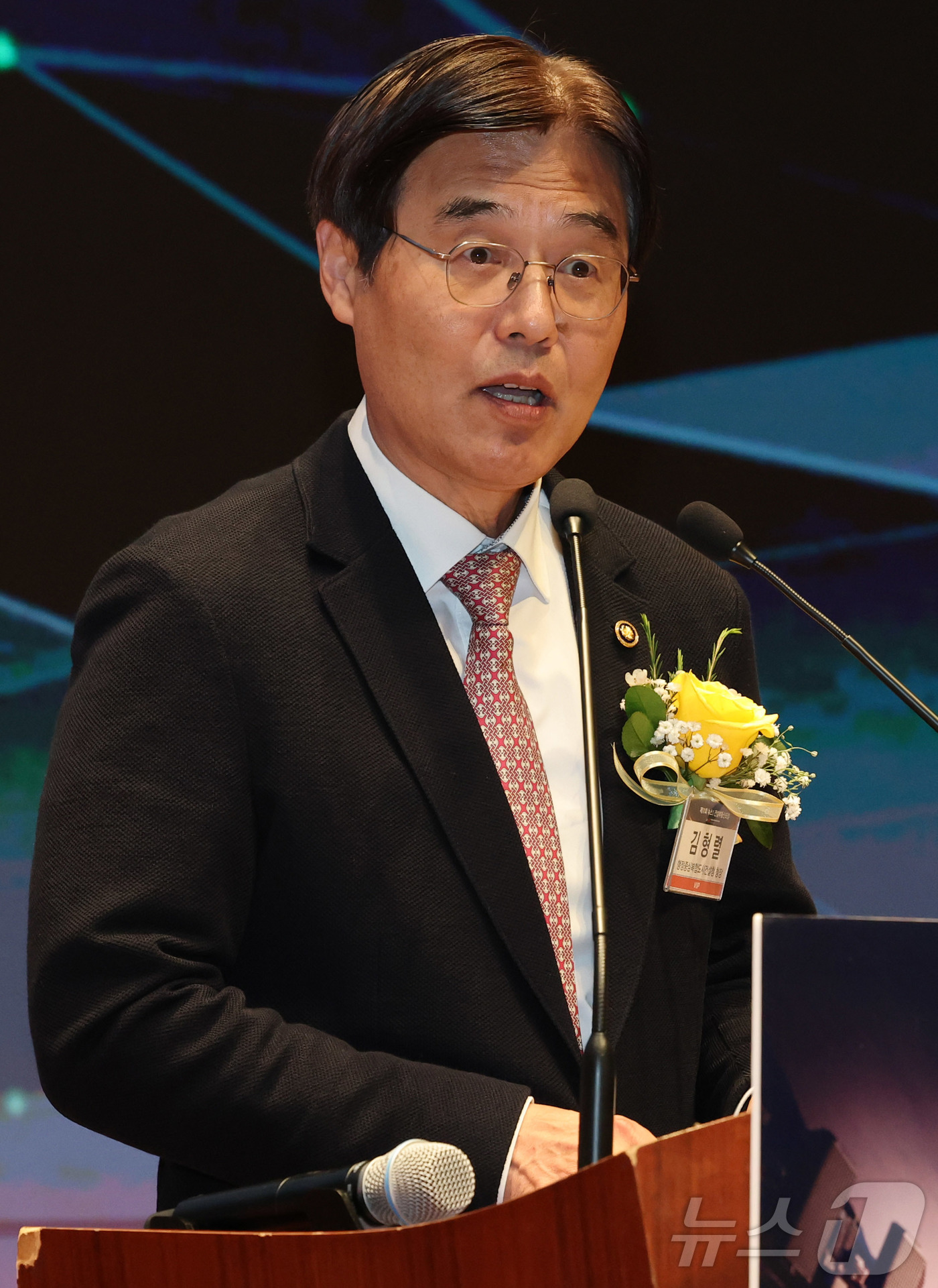 (서울=뉴스1) 박세연 기자 = 김형렬 행정중심복합도시건설청 청장이 19일 서울 여의도 한국거래소에서 열린 제11회 뉴스1 건설부동산포럼에서 축사를 하고 있다.올해로 11회를 맞이 …