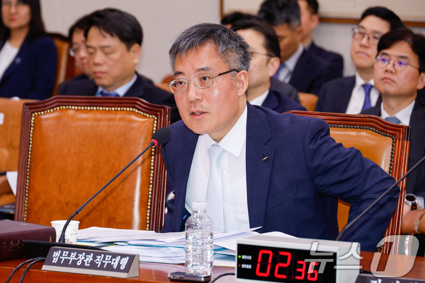 (서울=뉴스1) 안은나 기자 = 김석우 법무부 장관 직무대행이 19일 오후 서울 여의도 국회에서 열린 제423회 국회(임시회) 법제사법위원회 제2차 전체회의에 출석해 의원 질의에 …