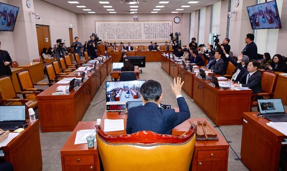 野, 尹선고 지연에 전략 수정…'김건희·마약 특검' 단독 처리