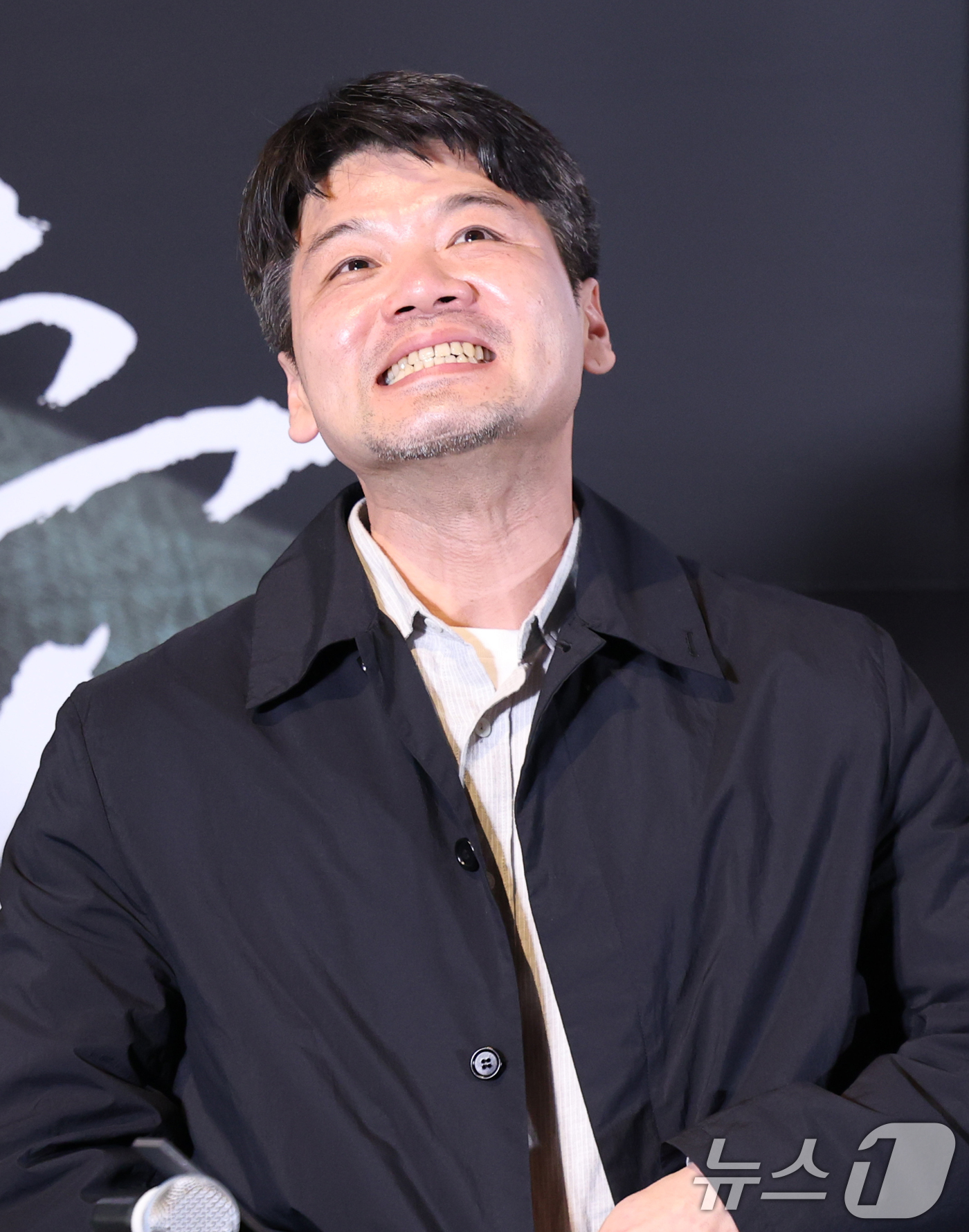 (서울=뉴스1) 권현진 기자 = 김형주 감독이 19일 서울 용산구 CGV용산아이파크몰에서 열린 영화 '승부‘ 언론시사회에 참석해 배우 유아인에 대한 질문을 듣고 있다.'승부'는 대 …