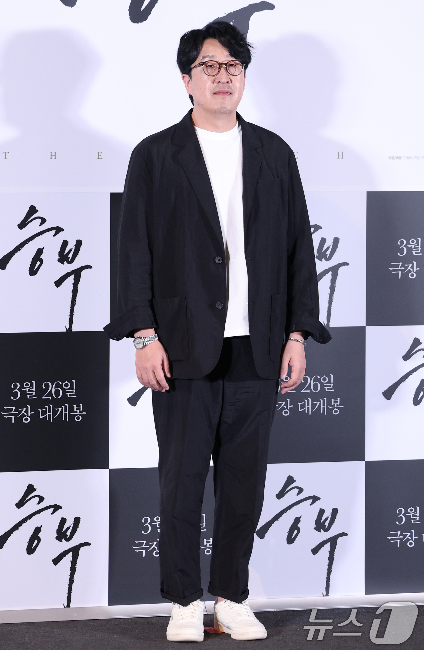 (서울=뉴스1) 권현진 기자 = 배우 현봉식이 19일 서울 용산구 CGV용산아이파크몰에서 열린 영화 '승부‘(감독 김형주) 언론시사회에 참석해 포즈를 취하고 있다.'승부'는 대한민 …