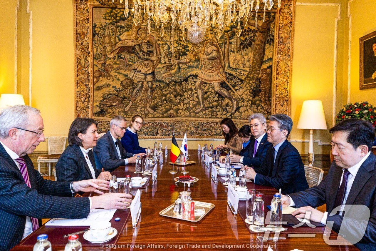 본문 이미지 - 김홍균 외교부 제1차관이 17일(현지시간) 벨기에 브뤼셀을 방문해 테오도라 겐치스 벨기에 외교부 사무차관과 면담을 나누고 있다. (외교부 제공. 재판매 및 DB 금지) 2025.3.19/뉴스1