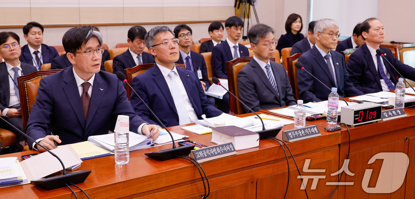 (서울=뉴스1) 안은나 기자 = 오동운 고위공직자범죄수사처장이 19일 오후 서울 여의도 국회에서 열린 제423회 국회(임시회) 법제사법위원회 제2차 전체회의에 출석해 현안질의에 답 …