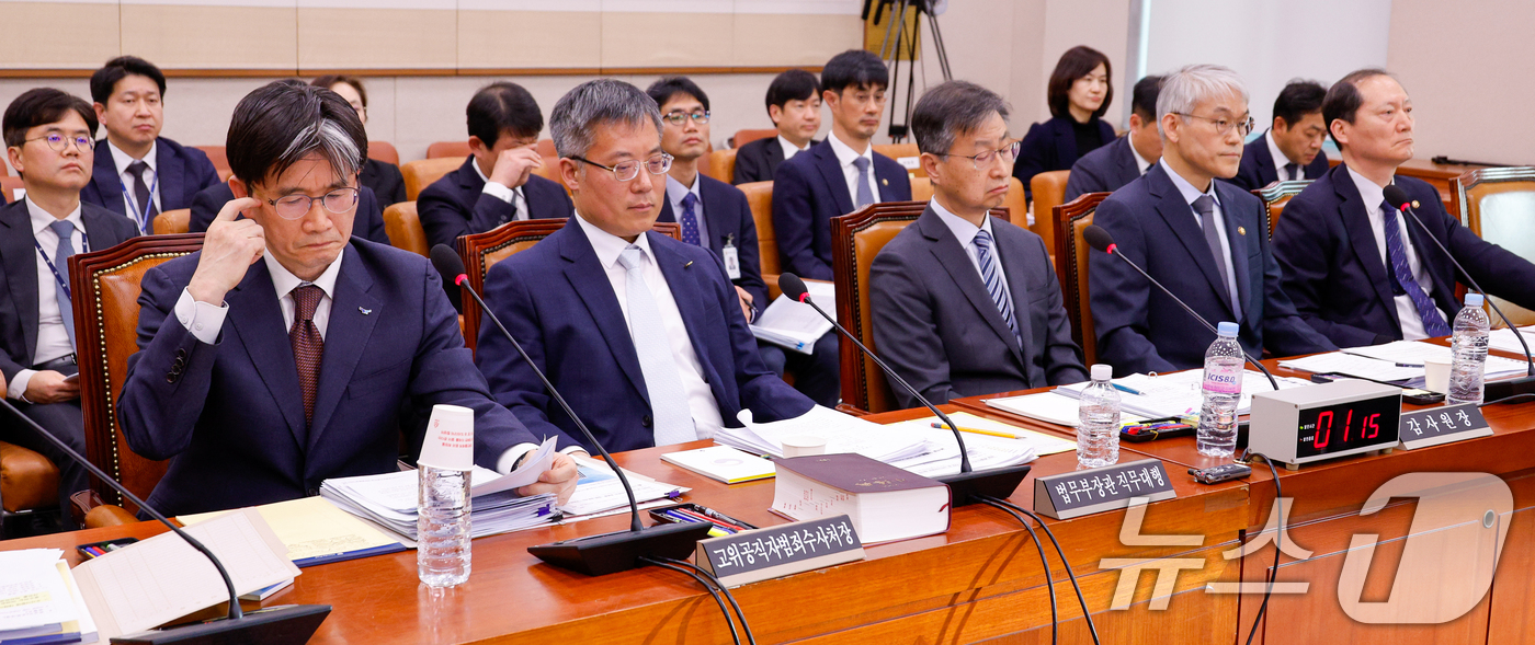 (서울=뉴스1) 안은나 기자 = 오동운 고위공직자범죄수사처장이 19일 오후 서울 여의도 국회에서 열린 제423회 국회(임시회) 법제사법위원회 제2차 전체회의에 출석해 현안질의를 듣 …