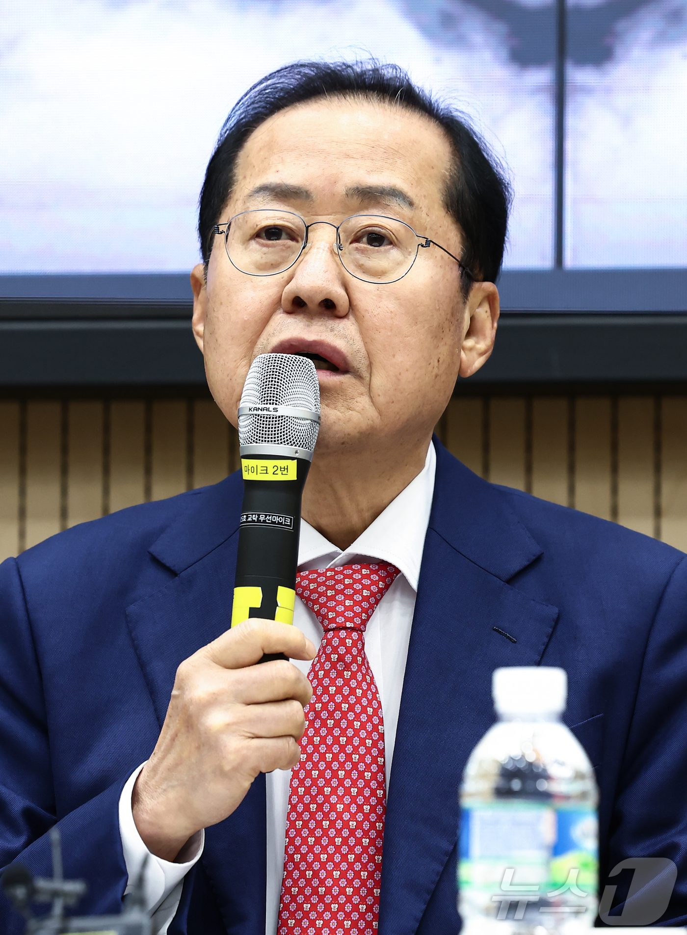 (서울=뉴스1) 김민지 기자 = 홍준표 대구시장이 19일 오후 서울 관악구 서울대학교에서 '한국 정치의 미래를 묻다'를 주제로 강연하고 있다. 2025.3.19/뉴스1
