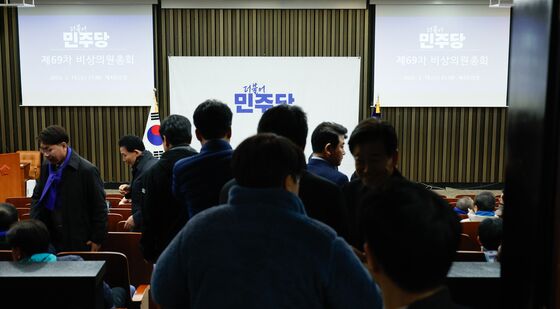 민주, 尹 탄핵심판 선고 지연 속 비상의총