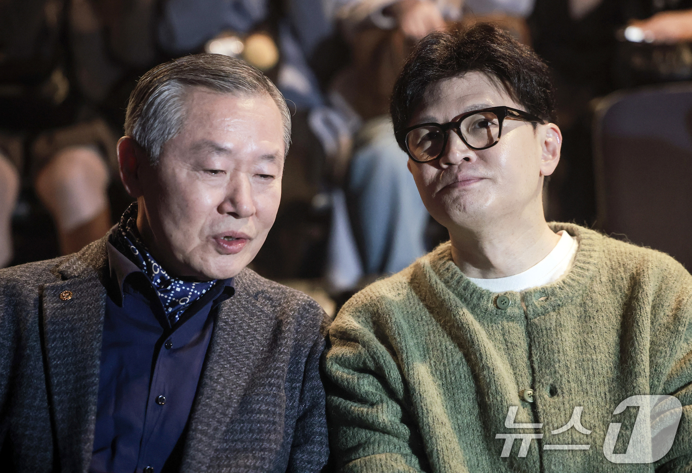 (서울=뉴스1) 김명섭 기자 = 한동훈 국민의힘 전 대표가 2일 오후 서울 종로구 나온 씨어터에서 제2연평해전을 다룬 공연 '바다는 비에 젖지 않는다'를 관람하기 앞서 윤종성 전 …