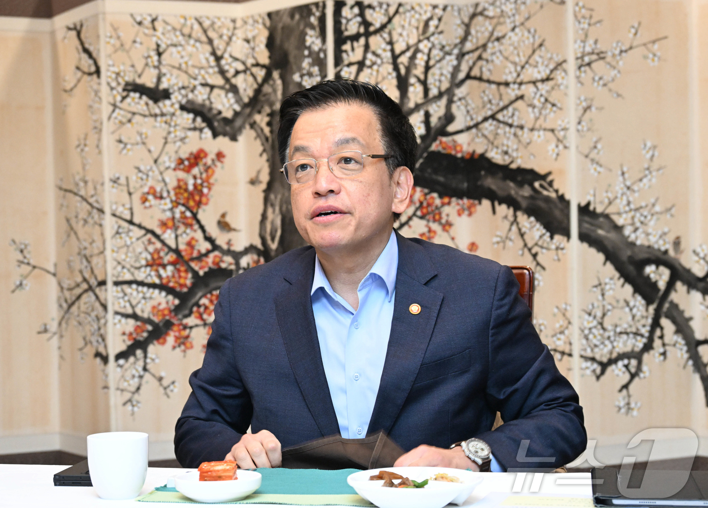 (서울=뉴스1) = 최상목 대통령 권한대행 부총리 겸 기획재정부 장관이 20일 서울 종로구 정부서울청사에서 열린 '거시경제·금융현안 간담회'를 주재하고 있다. (기획재정부 제공. …