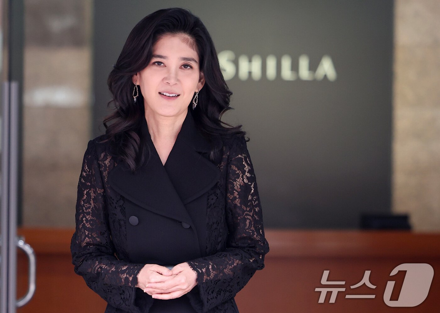 본문 이미지 - 이부진 호텔신라 대표이사 사장이 20일 오전 서울 중구 삼성전자 장충사옥에서 열린 호텔신라 주주총회에 참석한 후 하고 있다. 2025.3.20/뉴스1 ⓒ News1 김성진 기자