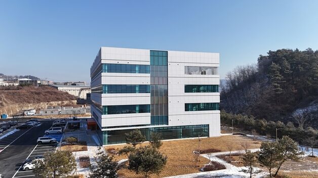 '지역특화산업 핵심 거점' 영동일라이트지식산업센터 개관